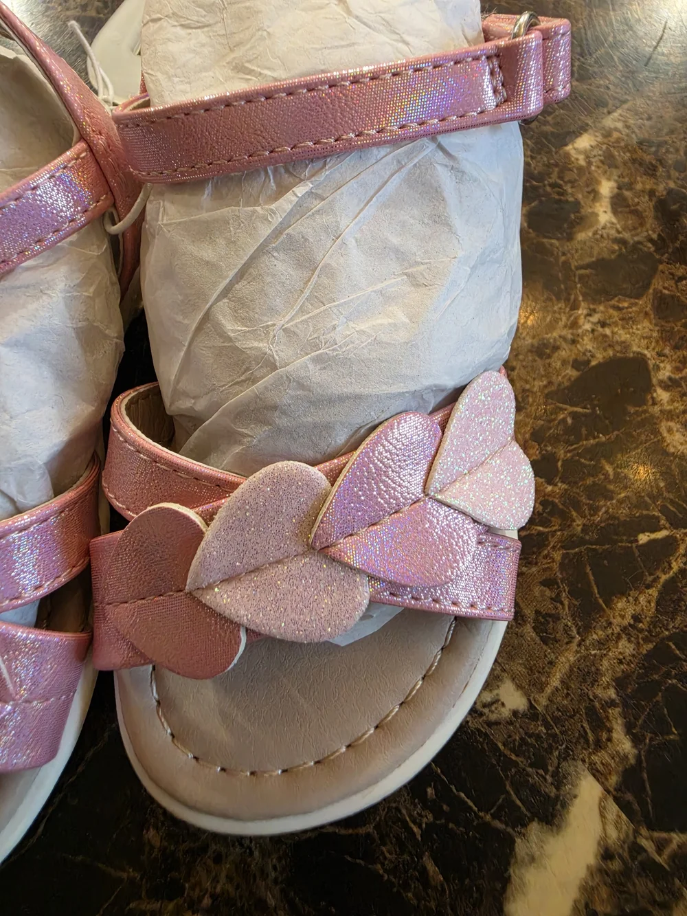 🔥 NWT The Children's Place Shimmery Pink Heart Strap Sandals (Size: 7c)